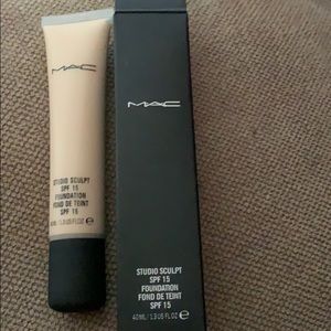 Studio sculpt foundation spf 15 Shade NC15